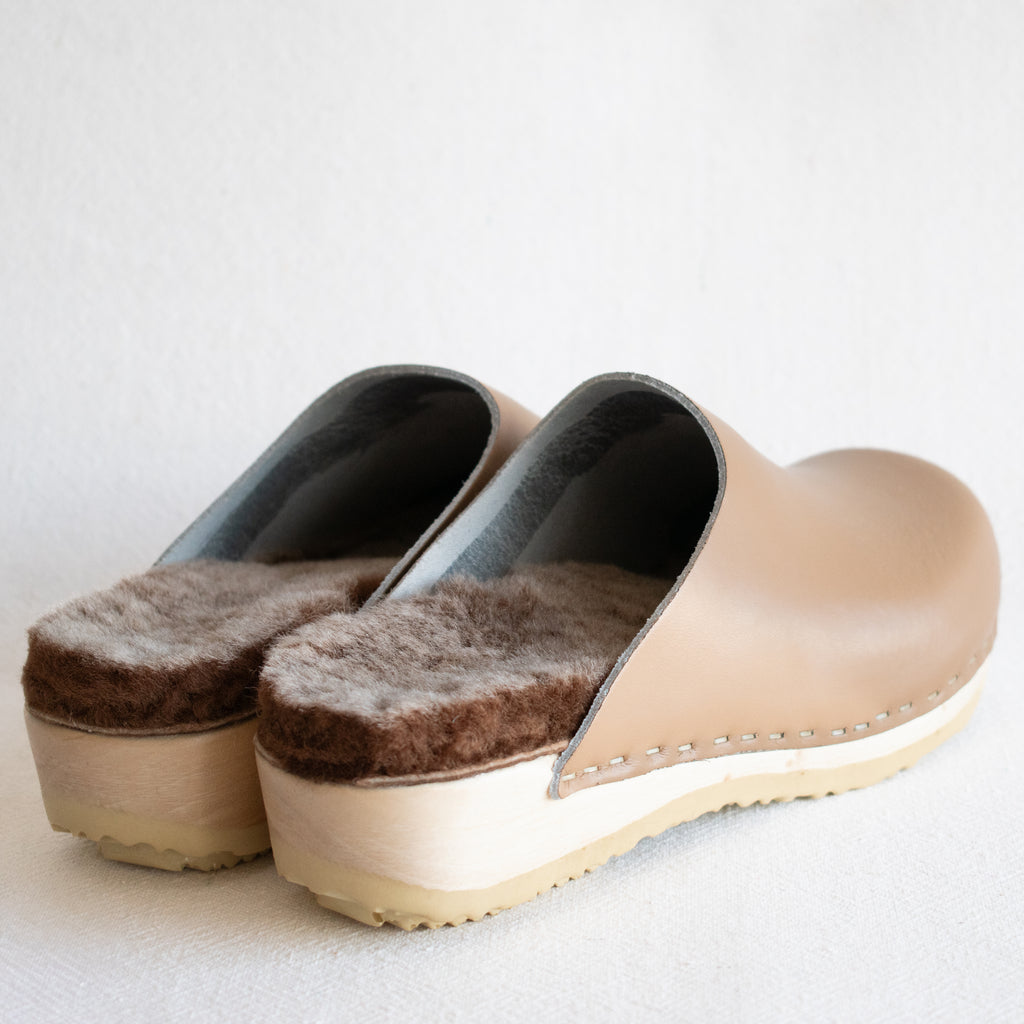 No.6 Contour Clog with Shearling on Flat Base - Khaki and Brown Brisa