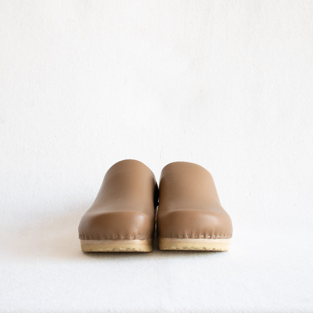 No.6 Contour Clog with Shearling on Flat Base - Khaki and Brown Brisa