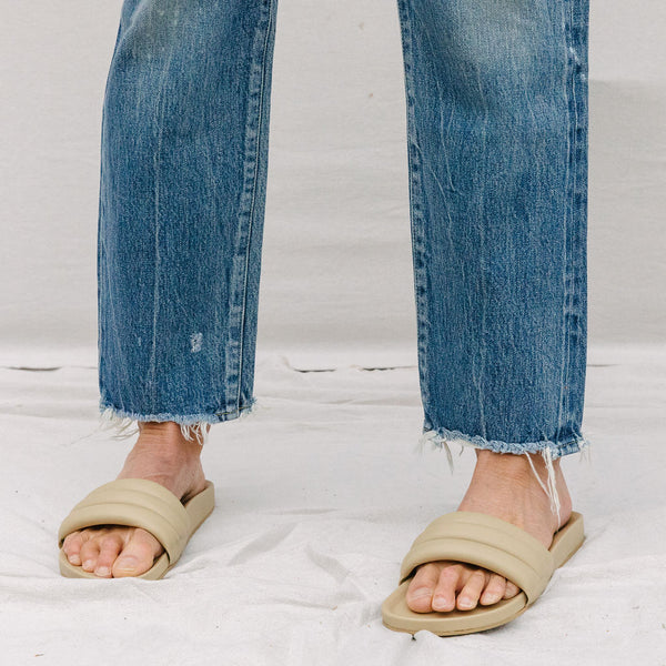 Chimala Selvedge Denim Narrow Tapered Cut in Medium Distress at