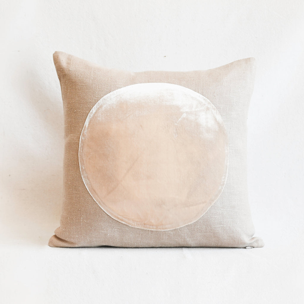 Medium Velvet Circle Pillow - Natural