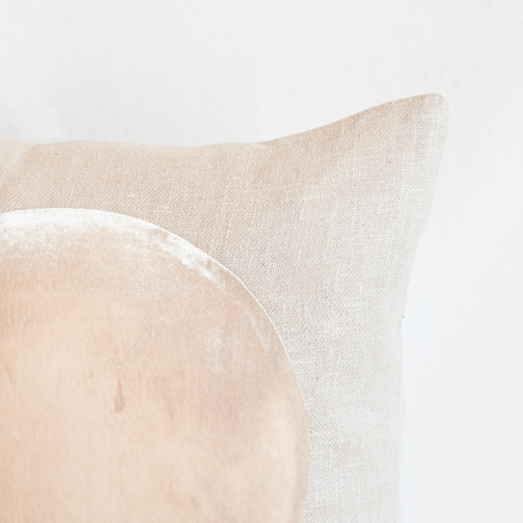 Medium Velvet Circle Pillow - Natural