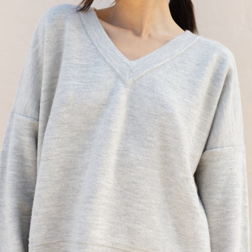 Wide V Neck - Carrara