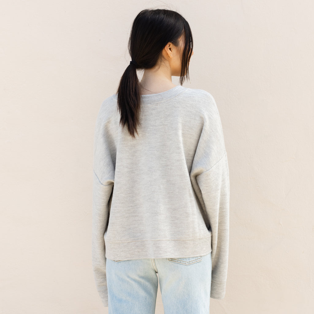 Wide V Neck - Carrara