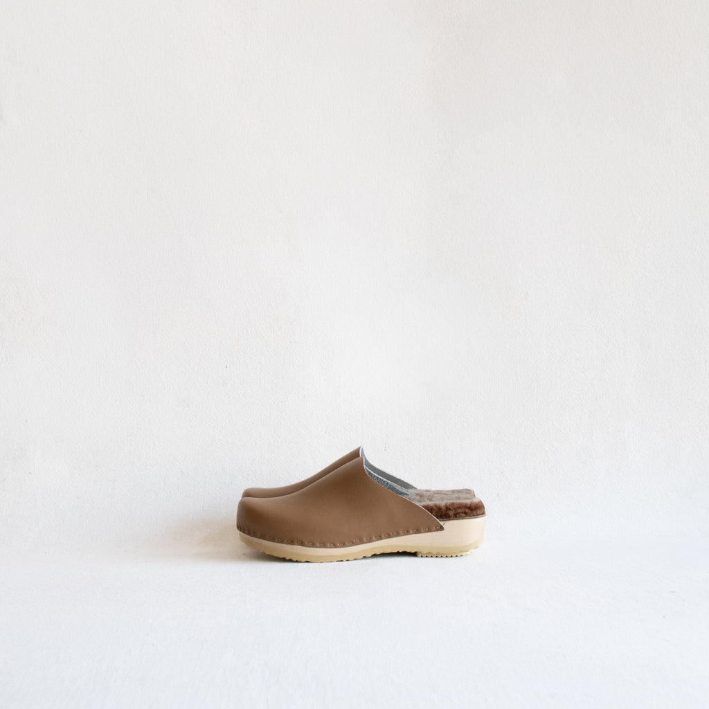 No.6 Contour Clog with Shearling on Flat Base - Khaki and Brown Brisa