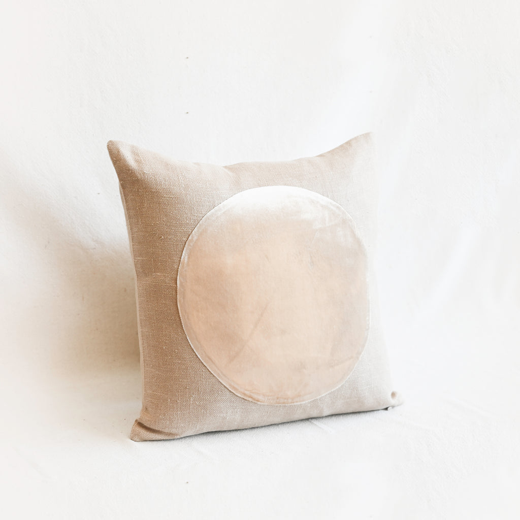Medium Velvet Circle Pillow - Natural