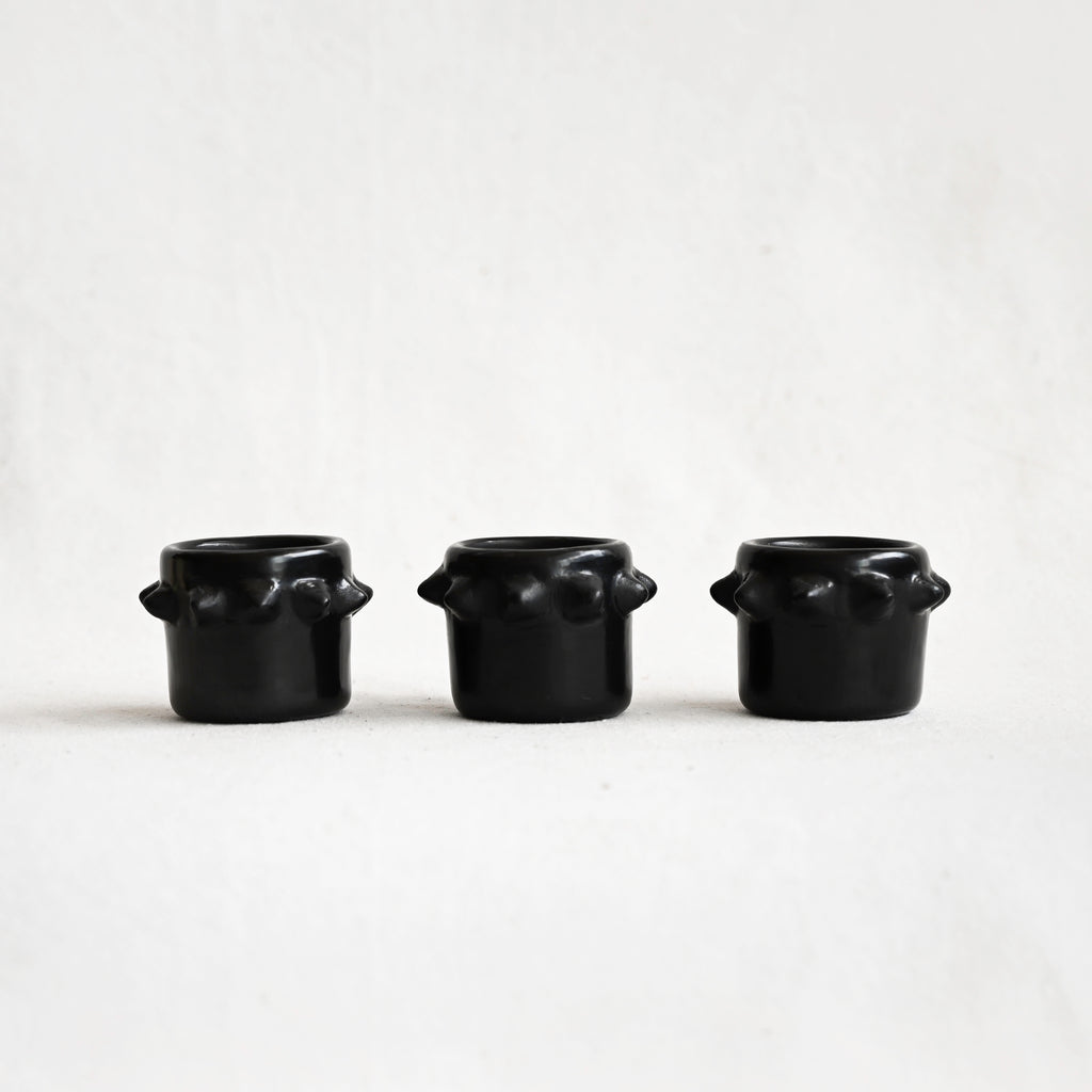 Yalala Spike Shot Glass in Barro Negro